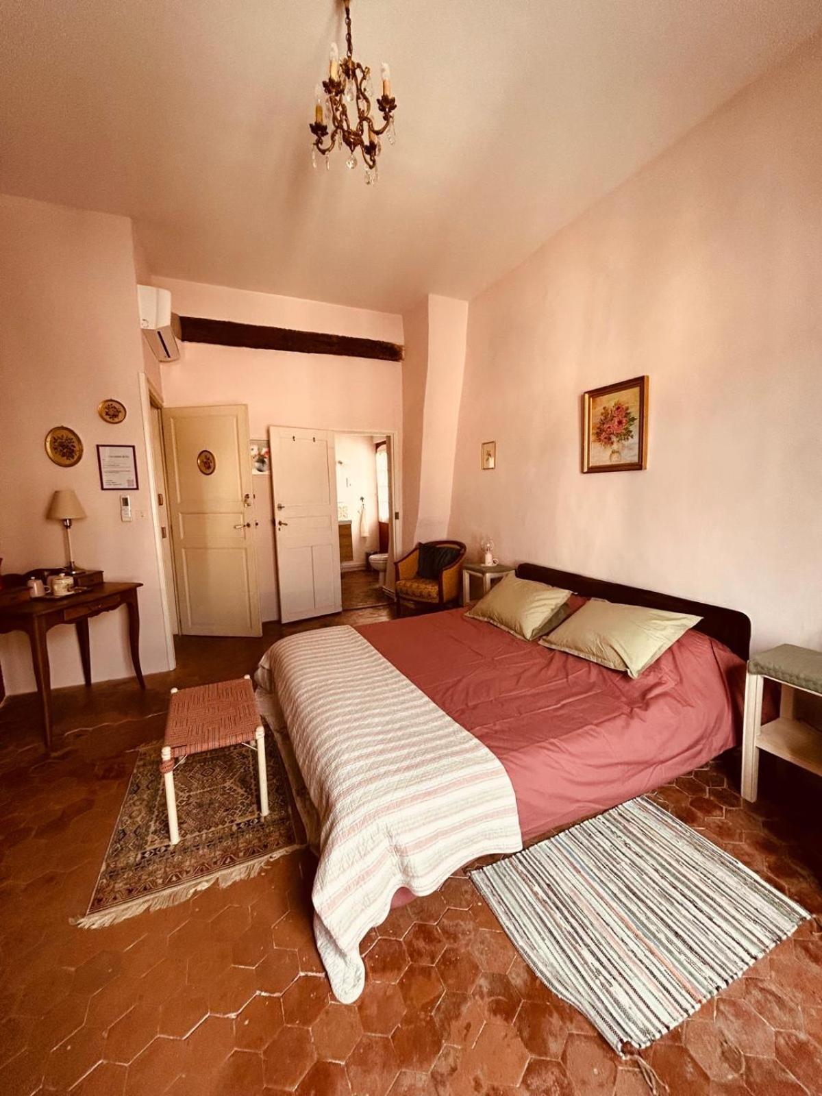 La Sarrasine Hotel Villes-sur-Auzon Екстериор снимка